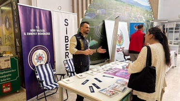Ağrı'da polis, 1.500 üniversite öğrencisine siber güvenlik bilgilendirmesi yaptı