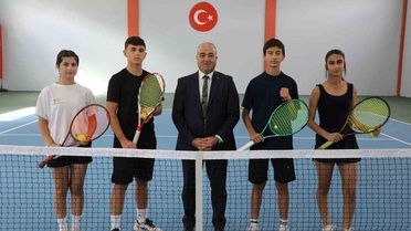 Ağrı'da Türkiye Tenis Ligi Doğu Anadolu Turnuvası başladı, 66 sporcu mücadele ediyor
