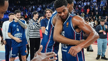 Anadolu Efes, Real Madrid'i devirdi