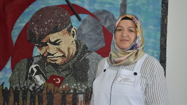 Atık mermerler kadın usta öğreticinin elinde sanat eserine dönüşüyor