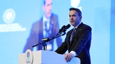 Bakan Bayraktar, günlük petrol ve doğal gaz üretiminde 1 milyon varil hedefini açıkladı