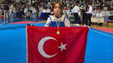 Tekvandocu Zeynep Acar, Dupnitsa Open'da 495 sporcu arasından altın madalya kazandı.