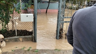 Bursa Mudanya'da sağanak su baskınlarına yol açtı, MAK mahsur kalanları kurtardı