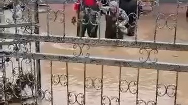 Bursa Mudanya Esence'de su baskınında mahsur kalan 2 kişi kurtarıldı
