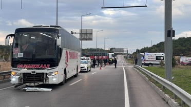 Çanakkale Ayvacık'ta yolcu otobüsü kavşaktan dönen otomobille çarpıştı, 2 kişi öldü