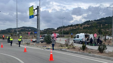 Ayvacık'ta İzmir yolundaki otobüs otomobile çarptı: 2 kişi yaşamını yitirdi