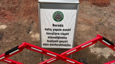 Çayıralan'da kamyon arkası tuvalet görüntüsü sonrası esnafa 1 ay satış yasağı verildi
