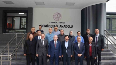 Eski TBMM Başkanı Kahraman okuduğu liseyi ziyaret etti