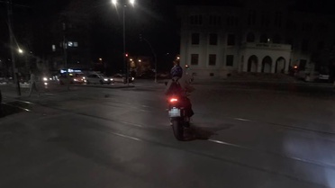 Eskişehir Odunpazarı'nda motosikletlinin ters yöne girmesi kask kamerasına yansıdı