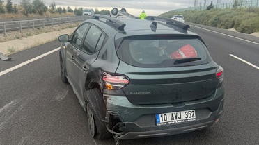 Eskişehir Sivrihisar'da iki aracın karıştığı kazada biri takla attı, yaralanan olmadı.