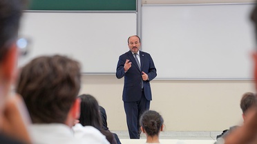 Rektör Çakmak, ETÜ'nün ilk dersinde 'Terörsüz Türkiye' sürecini değerlendirdi