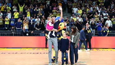 Fenerbahçe, kariyerini noktalayan Jan Vesely'ye Bayern Münih maçı öncesi veda etti