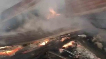 Hakkari Yüksekova'da çatısı iki gün önce yanan evde yeniden yangın çıktı