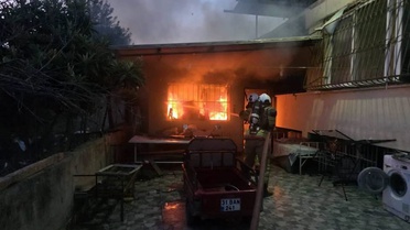 Antakya Kuzeytepe'de ev yangını koordineli müdahaleyle kontrol altına alındı