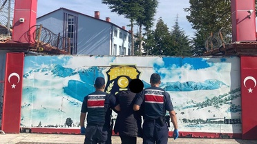 Isparta Jandarması, çocuk istismarından 42 yıl 2 ay 27 gün cezalı şahsı yakaladı