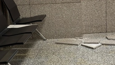 İstanbul Adliyesi B Blok'ta kopan duvar kaplaması avukat H.E.'yi başından yaraladı