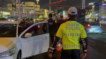 İstanbul'da 'huzur' denetimlerinde araçlar arandı, Taksim'de GBT yapıldı