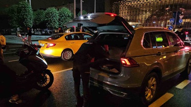 İstanbul polisi Taksim'de 'Huzur İstanbul' denetiminde giriş çıkışları kapatıp GBT yaptı