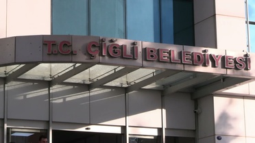 İzmir Çiğli'de TKP, AK Parti'ye geçen Başkan Yıldız'a istifa çağrısı yaptı