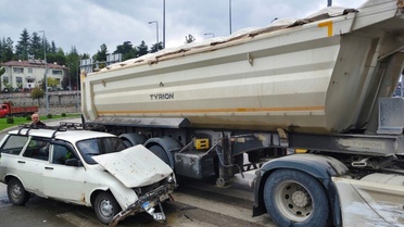 Karabük'te kırmızı ışık ihlali kazasında 2 yaralı, sürücüye 5 bin TL ceza verildi