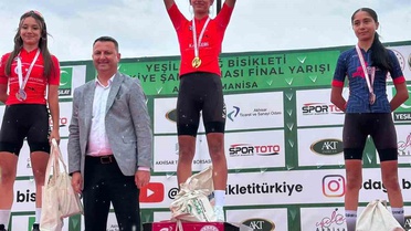 Kayserili Berranur Erden, 8 etap sonunda U17 kadınlarda Türkiye şampiyonu oldu