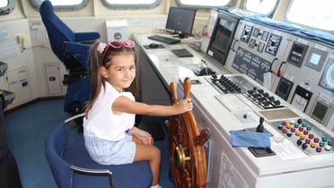 TCG Karataş personeli Gazimağusa'da ailelerini Deniz Kuvvetleri Günü'nde ağırladı