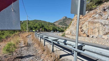 Muğla Datça'da Chery marka otomobil bariyerlere çarparak takla attı, 1 ölü, 3 yaralı