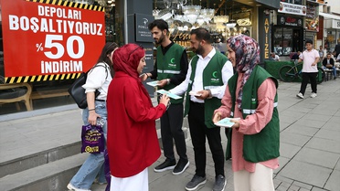 Muş'ta Yeşilay gönüllüleri çay ocaklarında sigaranın zararlarını anlattı