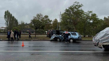 Yalova-Bursa kara yolunda minibüs otomobile arkadan çarptı, 1 kişi öldü
