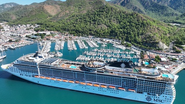 Panama bayraklı MSC Divina, Kuşadası'ndan Marmaris'e 3 bin 843 turist getirdi