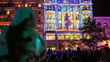 Lodz'daki 16. Light Move Işık Festivali, kenti 'Hayaller' temasıyla aydınlattı