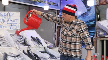 Rize tezgahlarında palamut bereketi: Adedi 50 ile 100 lira arasında