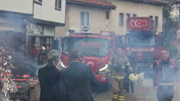 Safranbolu Yazıköy'de itfaiyeye yangın ihbarı sürpriz kutlamaya dönüştü
