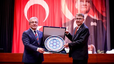 TDK Başkanı Mert, DEÜ'de Türk dilinin kültürel mirastaki yerini değerlendirdi