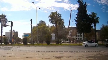 Adıyaman Yenipınar'da inşaatta vinçten düşen beton blok korkuttu, ölü yaralı yok