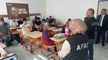 Adıyaman Çelikhan'da AFAD, spor personeline deprem tatbikatı ve yangın eğitimi verdi
