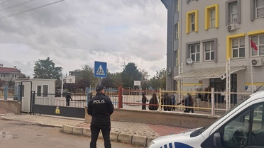 Afyonkarahisar'da polis, eğitim güvenliği için 380 şahıs ve 90 aracı kontrol etti