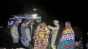 Ağrı'da yayla dönüşü çamurda mahsur kalan 40 kişi, 52 personelle kurtarıldı