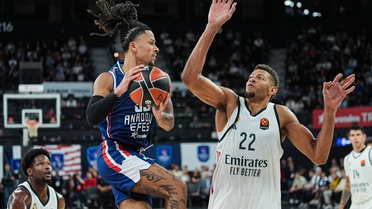 Anadolu Efes, EuroLeague'de Real Madrid'i 94-84 yenip bu sezon ilk galibiyetini aldı