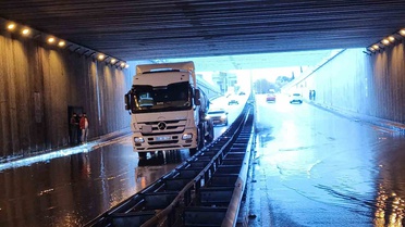 Aydın-Denizli yolunda sağanak kazaya neden oldu, ASTİM Altgeçidi'nde 1 kişi yaralandı
