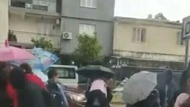 Aydın Efeler'de sağanakta bazı ev ve iş yerlerini su bastı, ekipler tahliye başlattı