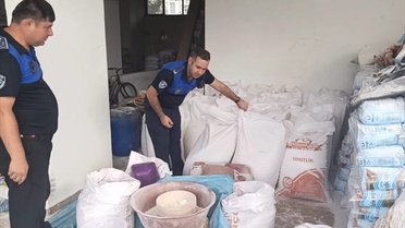 Bartın'da zabıta denetiminde 7,5 ton böceklenmiş un imha edildi, iş yeri mühürlendi