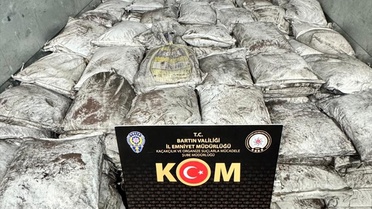 Bartın'da 8 ton titanyum olduğu değerlendirilen madde ele geçirildi, 3 şüpheli gözaltında