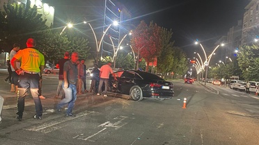 Batman'da Turgut Özal Caddesi'nde çarpışan iki otomobilde 2 kişi yaralandı