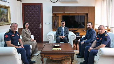 Belediye Başkan Vekili Özkan ve itfaiyeciler Uşak Valisi Kartal'ı ziyaret etti