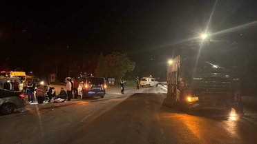 Bilecik Osmaneli'de tıra çarpan otomobildeki 5 kişi yaralandı, hayati tehlikeleri yok