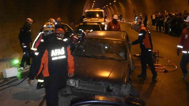 Bitlis'te 8 Ağustos Tüneli'nde kaza tatbikatında yaralılar kurtarıldı