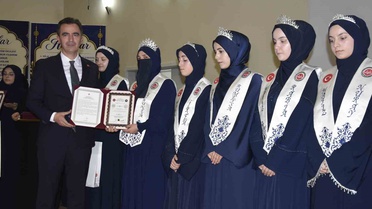 Bitlis'te iki Kur'an kursunda eğitimlerini tamamlayan 86 hafize icazet aldı