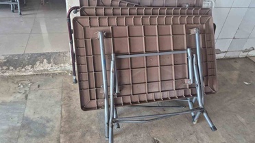 Bolvadin'de muhtarın 400 sandalyesinden 3 ayda 285'i, 40 masasından 30'u kaldı