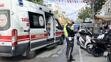 Burdur'da Gazi Caddesi'nde devrilen motosikletin sürücüsü hastaneye kaldırıldı